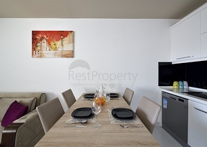 شقة عائلية فاخرة - غرفتين وصالة مفروشة -مجمع 5 نجوم -في محمودلار / الانيا 