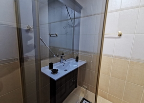 اطلالة بحر -شقة واسعة -تصميم 1+2 - مفروشة -في محمودلار / الانيا  