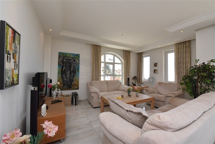 اطلالة بحر وقلعة -فيلا مستقلة في مركز الانيا 