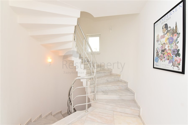 اطلالة بحر وقلعة -فيلا مستقلة في مركز الانيا 