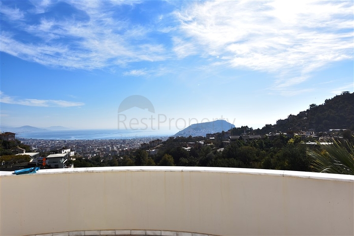 اطلالة بحر وقلعة -فيلا مستقلة في مركز الانيا 