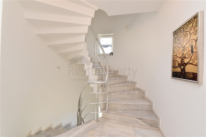 اطلالة بحر وقلعة -فيلا مستقلة في مركز الانيا 