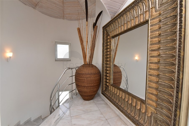 اطلالة بحر وقلعة -فيلا مستقلة في مركز الانيا 