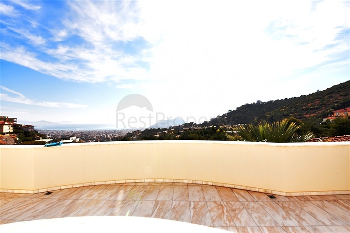 اطلالة بحر وقلعة -فيلا مستقلة في مركز الانيا 