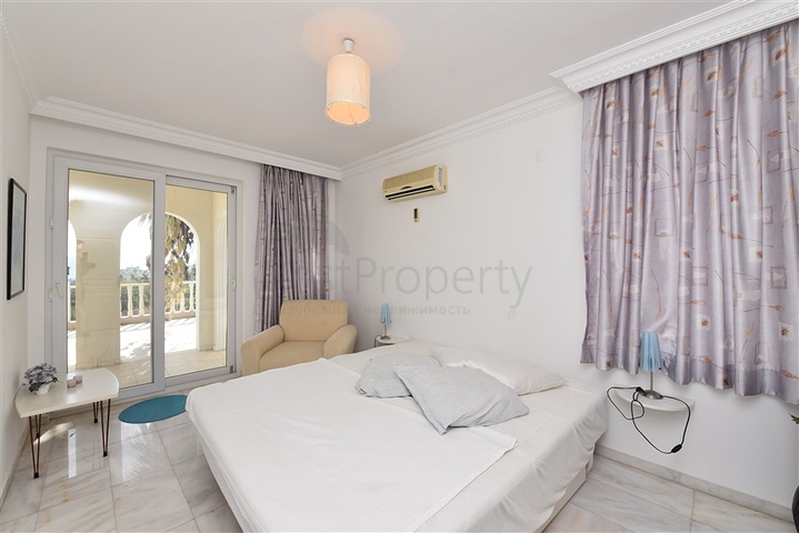 اطلالة بحر وقلعة -فيلا مستقلة في مركز الانيا 