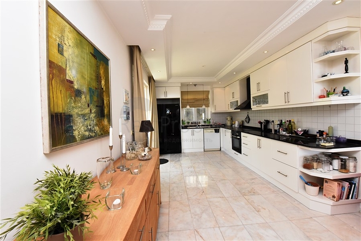 اطلالة بحر وقلعة -فيلا مستقلة في مركز الانيا 