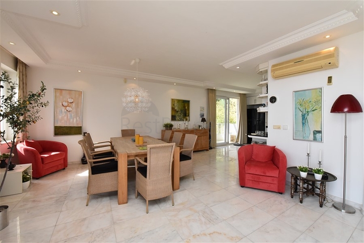 اطلالة بحر وقلعة -فيلا مستقلة في مركز الانيا 