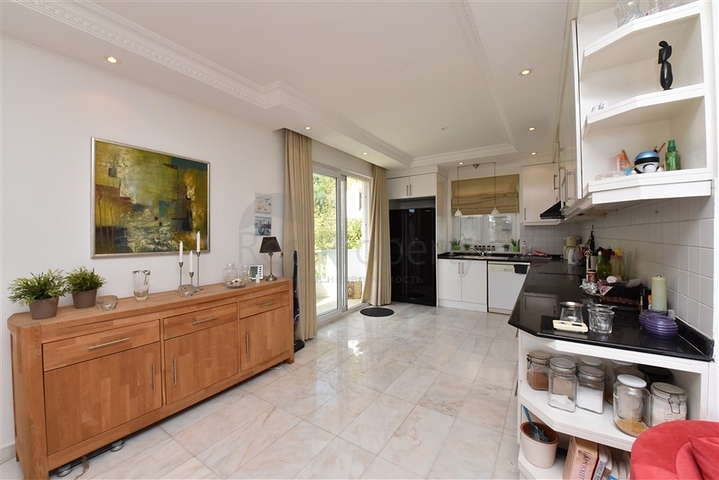 اطلالة بحر وقلعة -فيلا مستقلة في مركز الانيا 