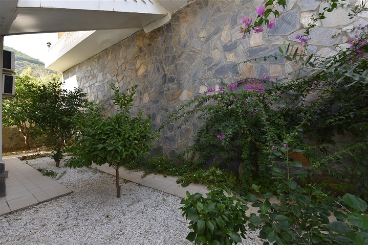 اطلالة بحر وقلعة -فيلا مستقلة في مركز الانيا 