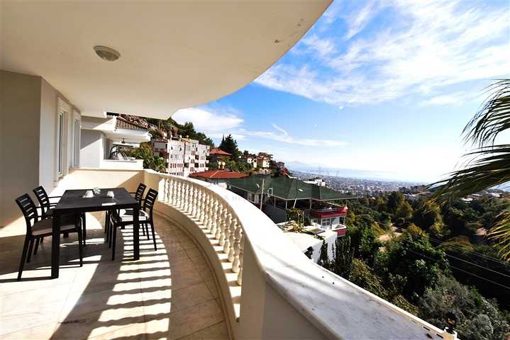 اطلالة بحر وقلعة -فيلا مستقلة في مركز الانيا 