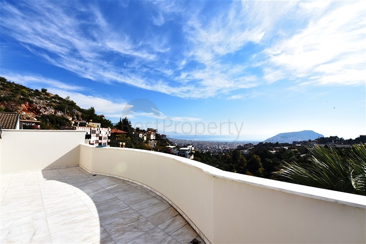 اطلالة بحر وقلعة -فيلا مستقلة في مركز الانيا 