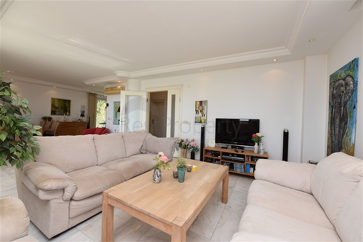 اطلالة بحر وقلعة -فيلا مستقلة في مركز الانيا 