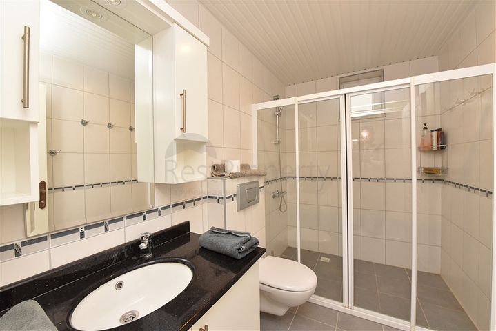 اطلالة بحر وقلعة -فيلا مستقلة في مركز الانيا 