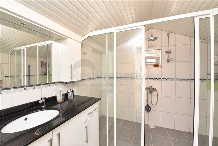 اطلالة بحر وقلعة -فيلا مستقلة في مركز الانيا 