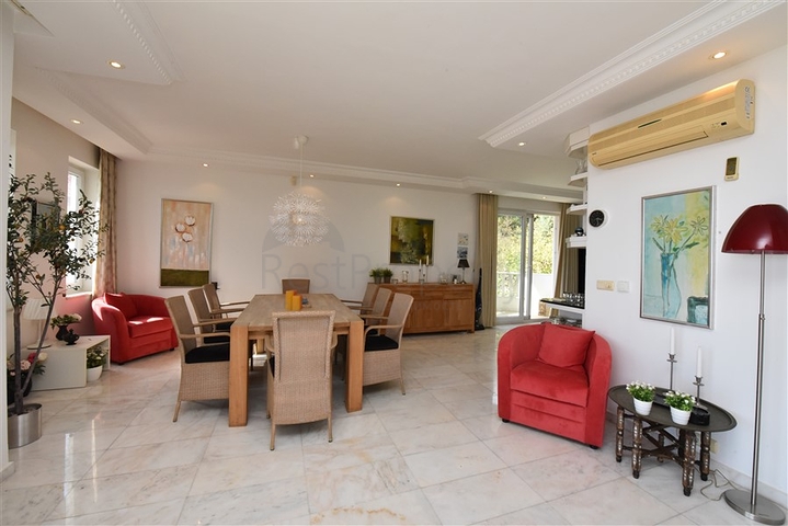 اطلالة بحر وقلعة -فيلا مستقلة في مركز الانيا 