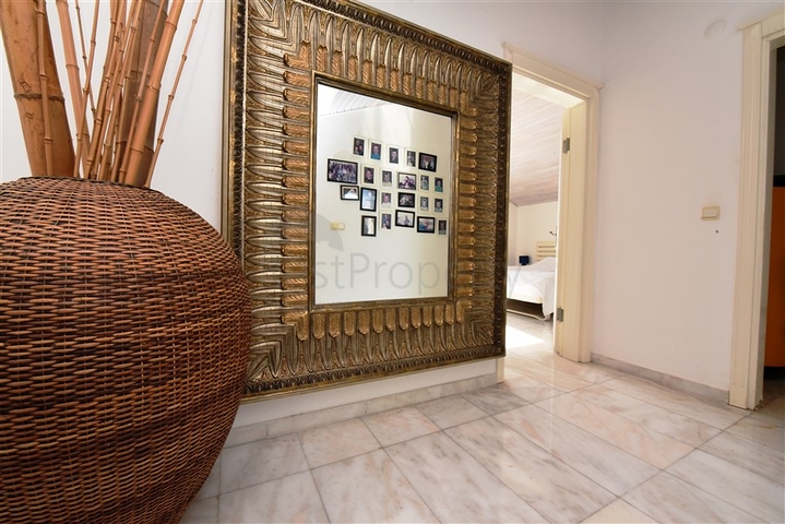 اطلالة بحر وقلعة -فيلا مستقلة في مركز الانيا 