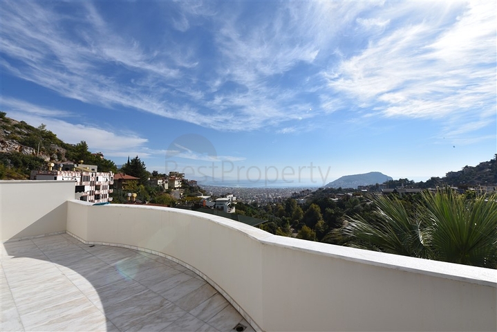 اطلالة بحر وقلعة -فيلا مستقلة في مركز الانيا 