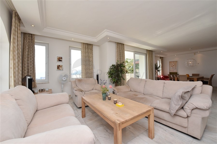 اطلالة بحر وقلعة -فيلا مستقلة في مركز الانيا 