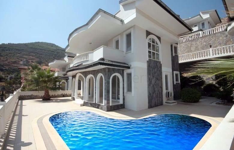 اطلالة بحر وقلعة -فيلا مستقلة في مركز الانيا 