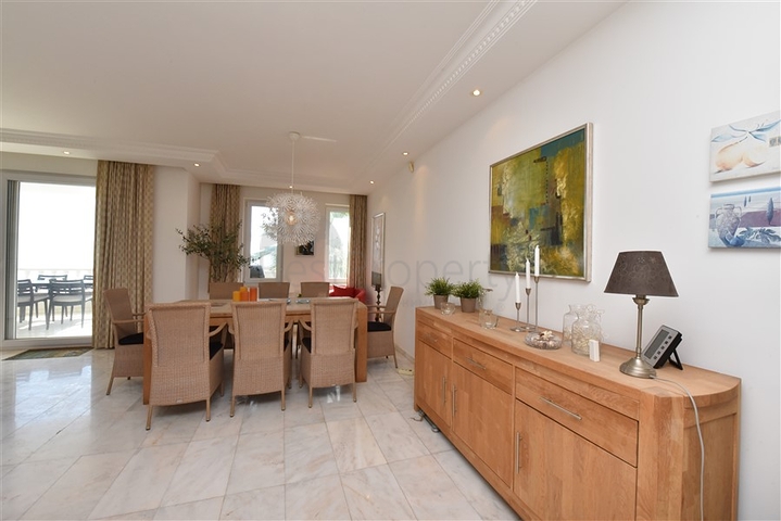 اطلالة بحر وقلعة -فيلا مستقلة في مركز الانيا 