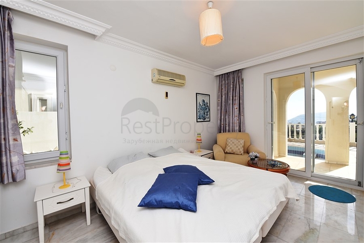 اطلالة بحر وقلعة -فيلا مستقلة في مركز الانيا 