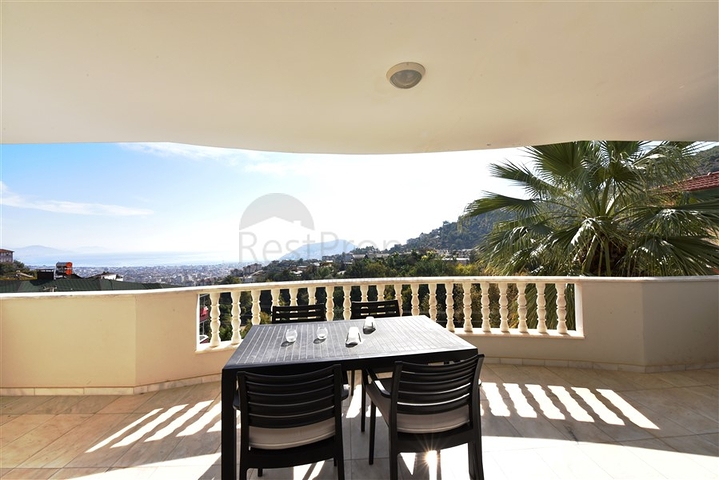 اطلالة بحر وقلعة -فيلا مستقلة في مركز الانيا 