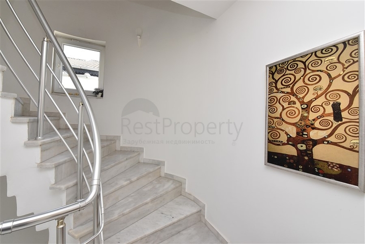 اطلالة بحر وقلعة -فيلا مستقلة في مركز الانيا 