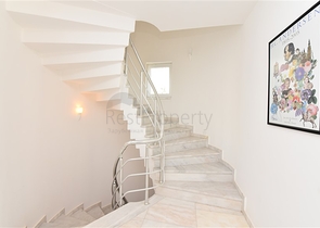 اطلالة بحر وقلعة -فيلا مستقلة في مركز الانيا 