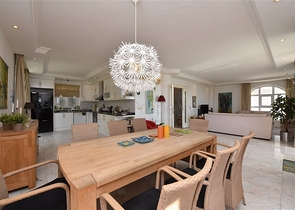 اطلالة بحر وقلعة -فيلا مستقلة في مركز الانيا 