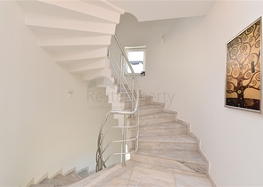 اطلالة بحر وقلعة -فيلا مستقلة في مركز الانيا 