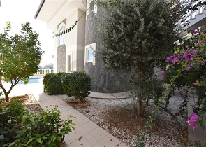 اطلالة بحر وقلعة -فيلا مستقلة في مركز الانيا 