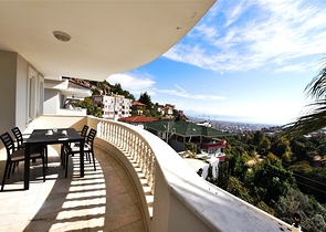 اطلالة بحر وقلعة -فيلا مستقلة في مركز الانيا 