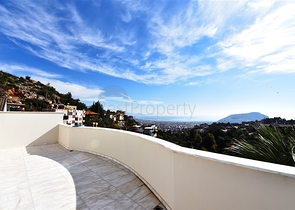 اطلالة بحر وقلعة -فيلا مستقلة في مركز الانيا 