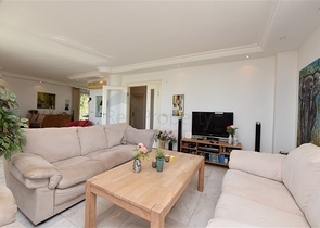 اطلالة بحر وقلعة -فيلا مستقلة في مركز الانيا 