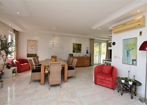 اطلالة بحر وقلعة -فيلا مستقلة في مركز الانيا 