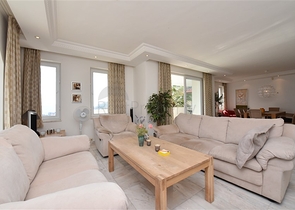 اطلالة بحر وقلعة -فيلا مستقلة في مركز الانيا 