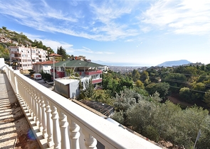 اطلالة بحر وقلعة -فيلا مستقلة في مركز الانيا 