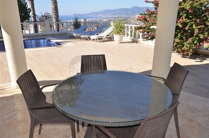 اطلالة بحر -فيلا مستقلة مع مسبح خاص -3 غرف وصالة -في كارجيجاك / الانيا 