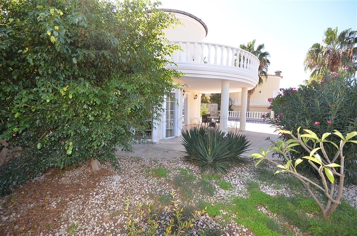 اطلالة بحر -فيلا مستقلة مع مسبح خاص -3 غرف وصالة -في كارجيجاك / الانيا 