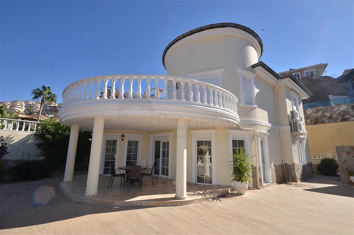 اطلالة بحر -فيلا مستقلة مع مسبح خاص -3 غرف وصالة -في كارجيجاك / الانيا 