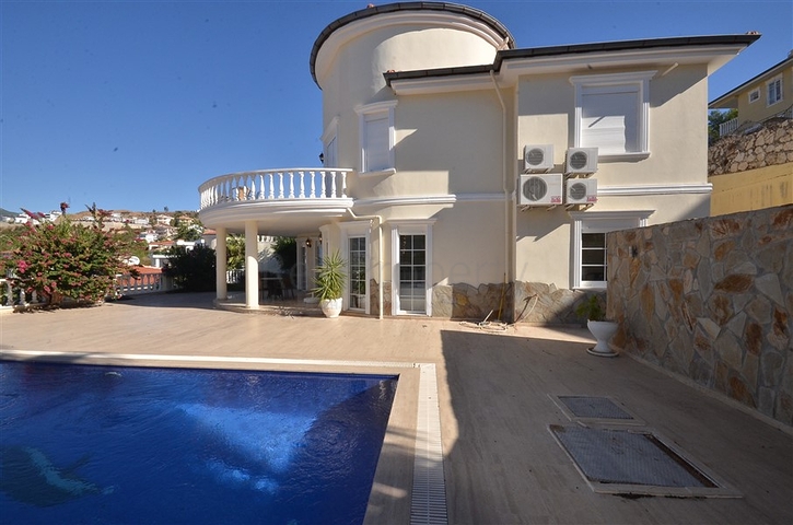 اطلالة بحر -فيلا مستقلة مع مسبح خاص -3 غرف وصالة -في كارجيجاك / الانيا 