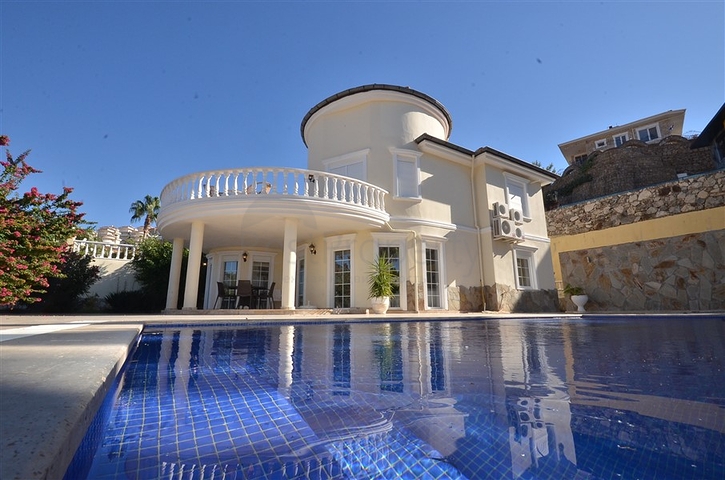 اطلالة بحر -فيلا مستقلة مع مسبح خاص -3 غرف وصالة -في كارجيجاك / الانيا 