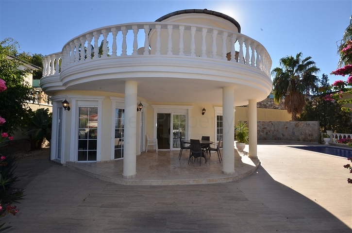 اطلالة بحر -فيلا مستقلة مع مسبح خاص -3 غرف وصالة -في كارجيجاك / الانيا 