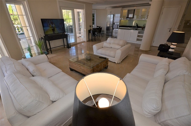 اطلالة بحر -فيلا مستقلة مع مسبح خاص -3 غرف وصالة -في كارجيجاك / الانيا 