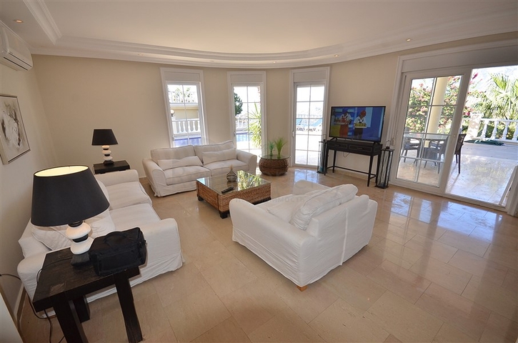 اطلالة بحر -فيلا مستقلة مع مسبح خاص -3 غرف وصالة -في كارجيجاك / الانيا 