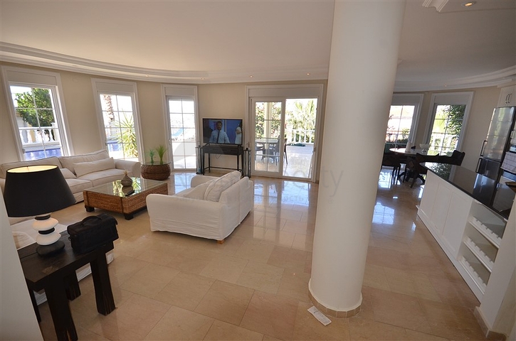 اطلالة بحر -فيلا مستقلة مع مسبح خاص -3 غرف وصالة -في كارجيجاك / الانيا 