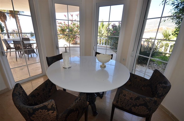 اطلالة بحر -فيلا مستقلة مع مسبح خاص -3 غرف وصالة -في كارجيجاك / الانيا 