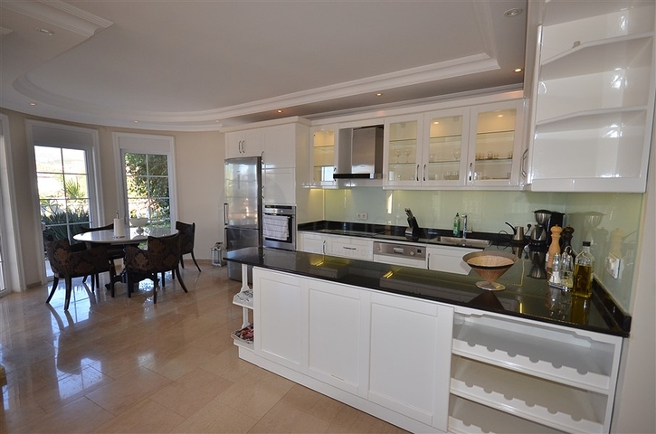 اطلالة بحر -فيلا مستقلة مع مسبح خاص -3 غرف وصالة -في كارجيجاك / الانيا 