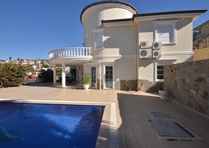 اطلالة بحر -فيلا مستقلة مع مسبح خاص -3 غرف وصالة -في كارجيجاك / الانيا 