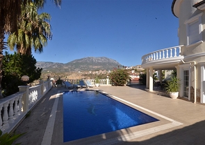 اطلالة بحر -فيلا مستقلة مع مسبح خاص -3 غرف وصالة -في كارجيجاك / الانيا 